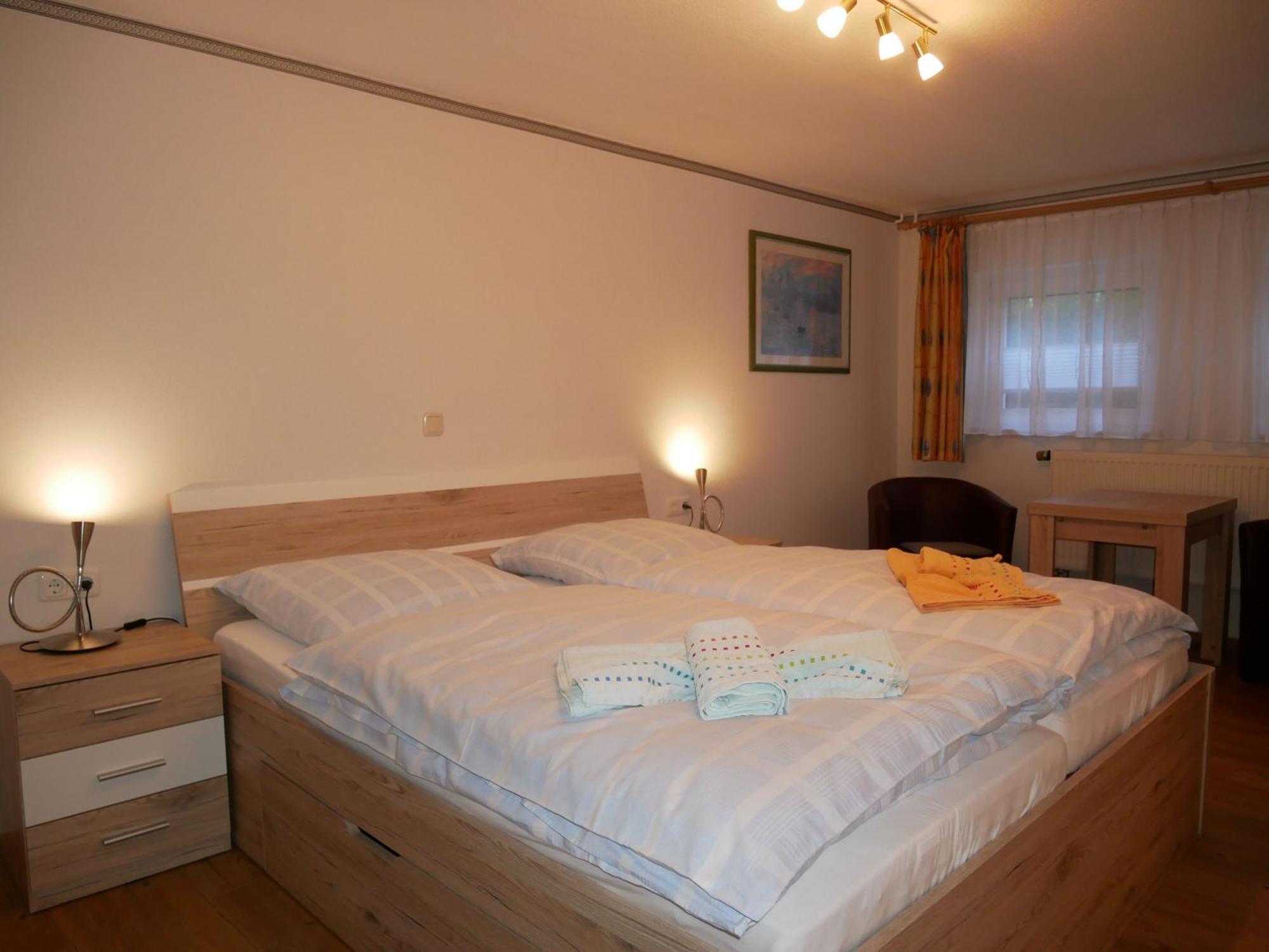 2 Ferienzimmer Inkl Fr & 1 Bungalow, Wlan, Garten, Grill ツィノヴィッツ エクステリア 写真