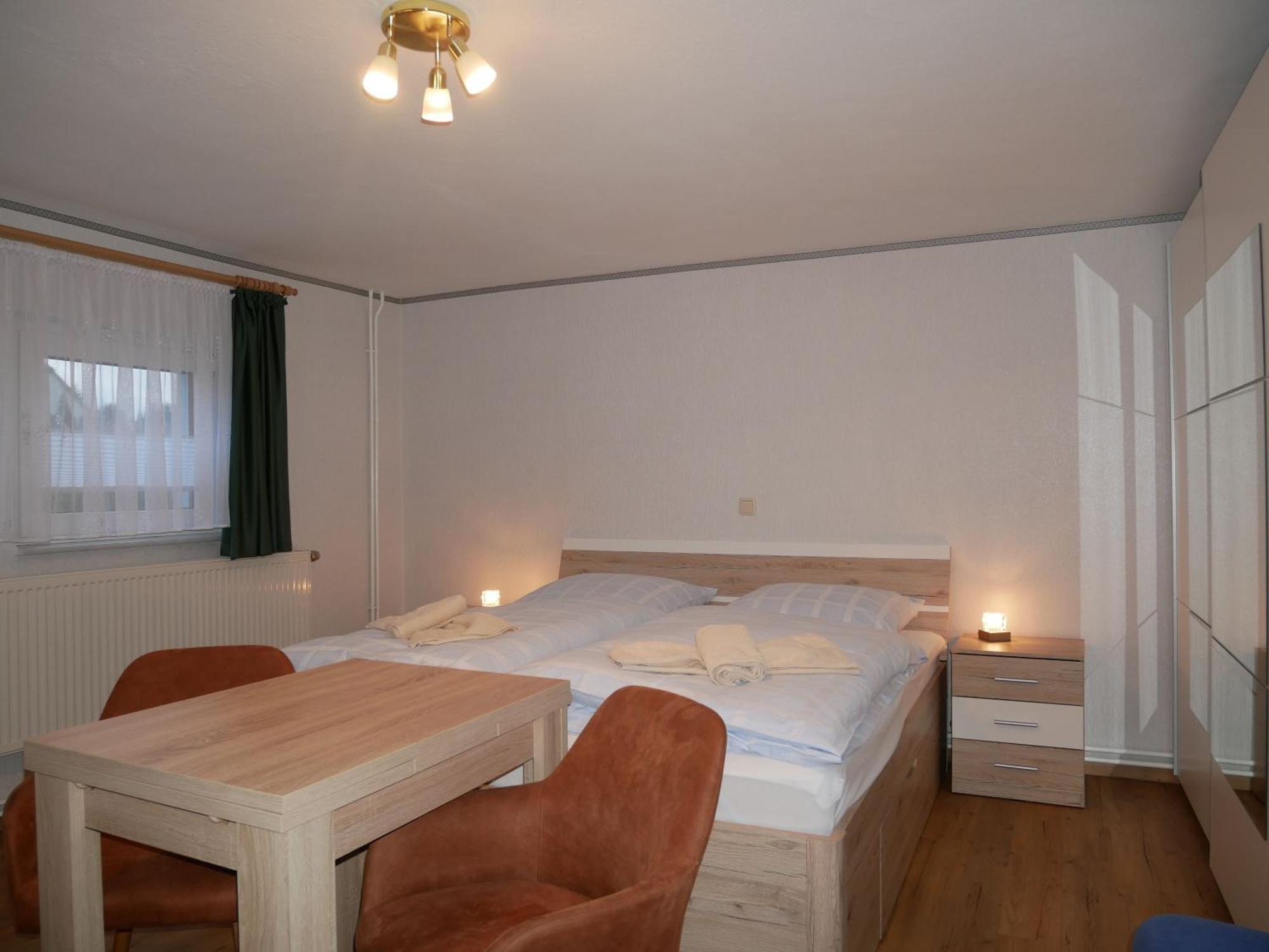 2 Ferienzimmer Inkl Fr & 1 Bungalow, Wlan, Garten, Grill ツィノヴィッツ エクステリア 写真
