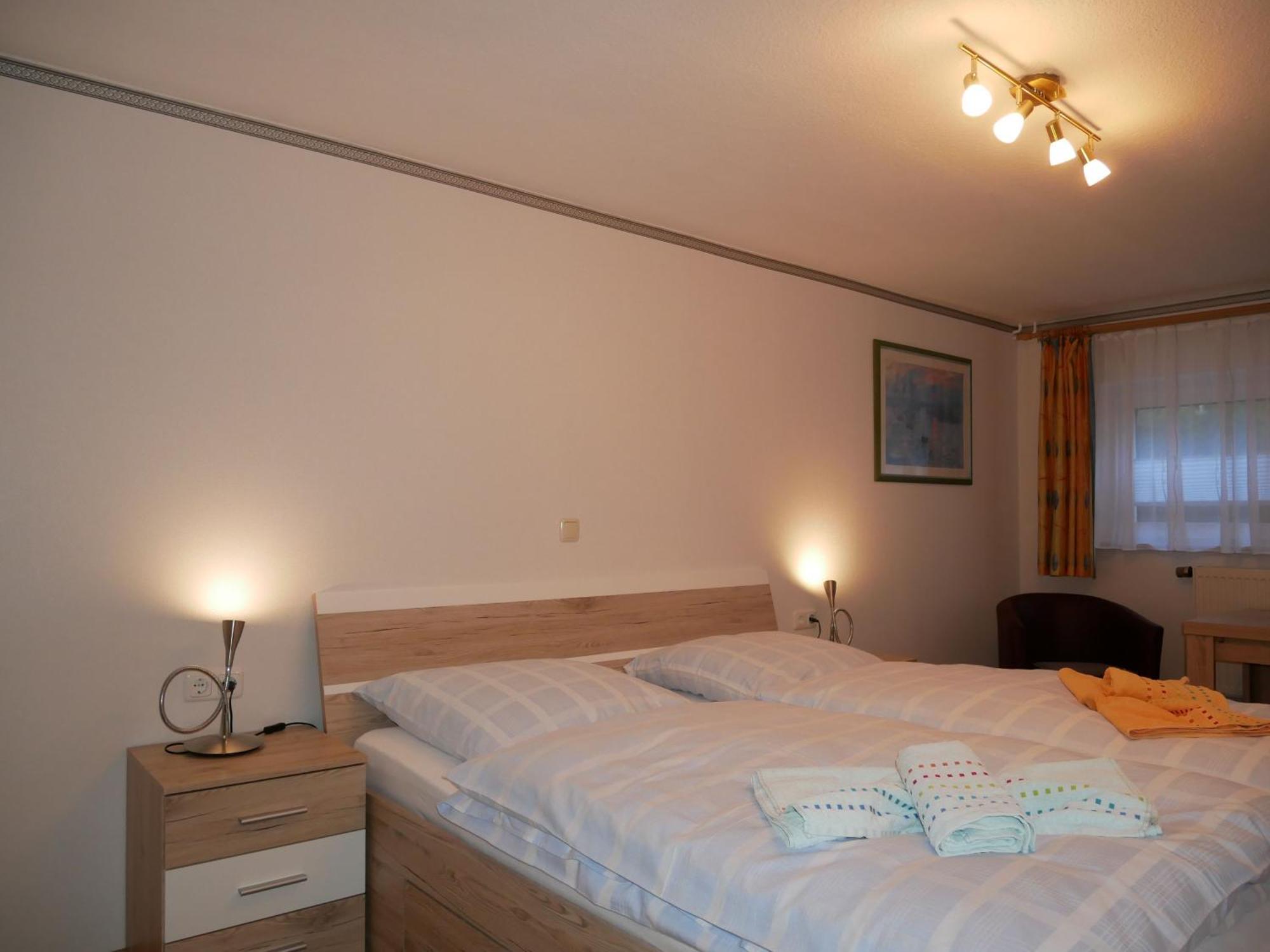 2 Ferienzimmer Inkl Fr & 1 Bungalow, Wlan, Garten, Grill ツィノヴィッツ エクステリア 写真