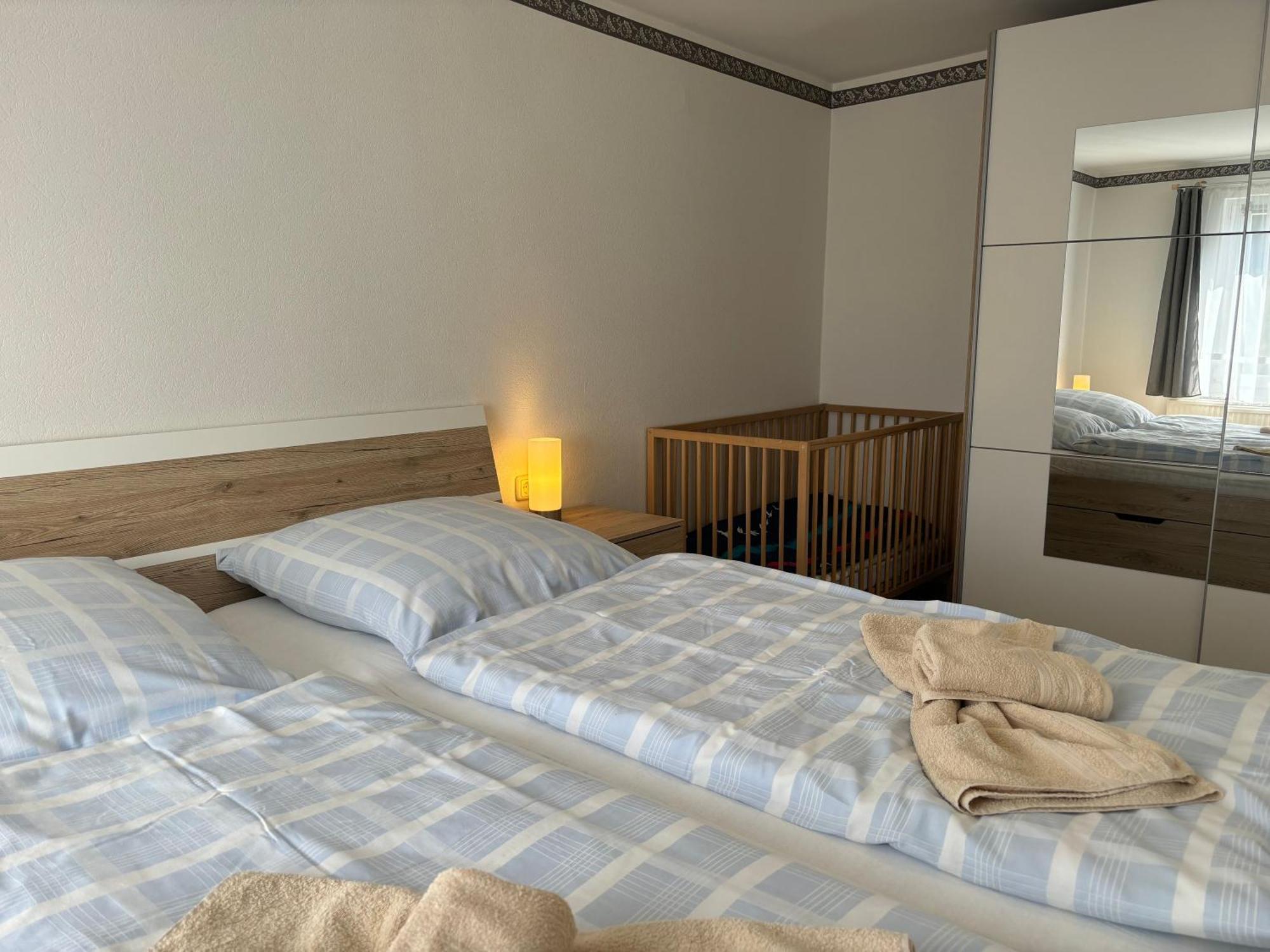 2 Ferienzimmer Inkl Fr & 1 Bungalow, Wlan, Garten, Grill ツィノヴィッツ エクステリア 写真